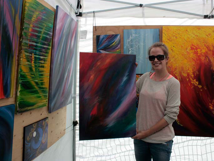 Rachel Cadrin with canvas.